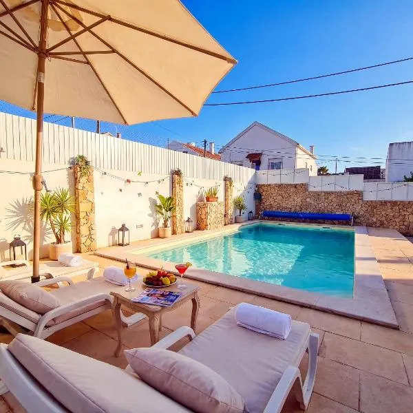 Pool House Minutes from Beach, hotel en Charneca