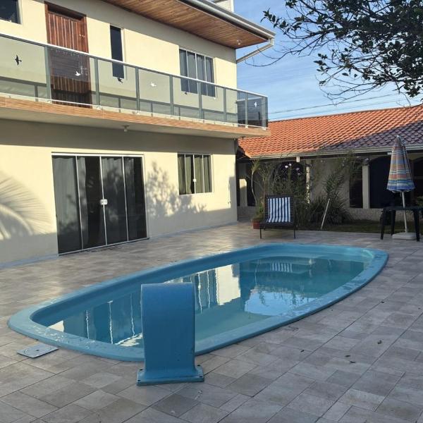 Casa Páscoa - Sobrado com Piscina para famílias 300m Praia de Matinhos para 10 pessoas