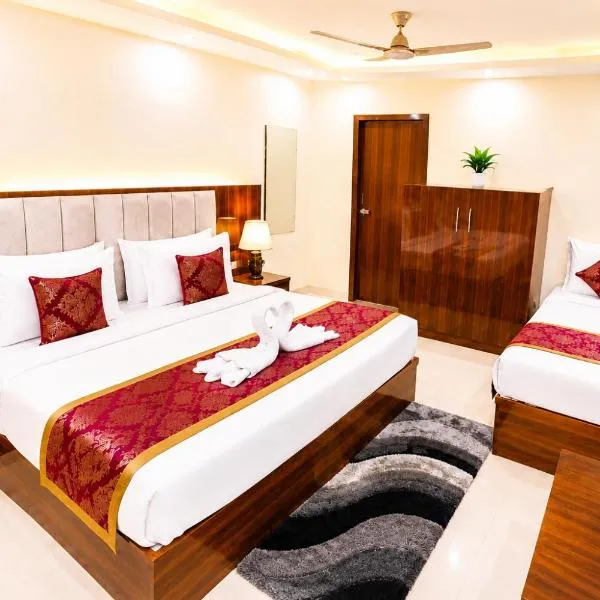 Hotel Boston Rooms by SOT - Affordable Stay near Taj #Parking #Ac #2 min drive to Taj