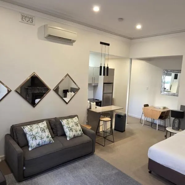 Huge Designer Studio Next to Lovely Park, hotelli kohteessa Sydney