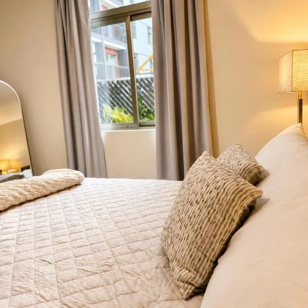 Apartamento elegante con Jacuzzi privado y terraza, Torre Indigo Masferrer, hotel in San Salvador