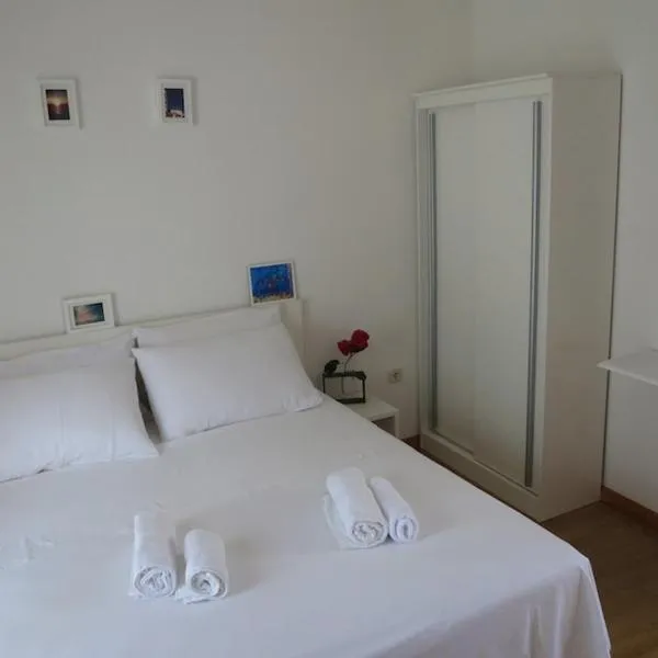SD House Rooms, hotel v Boli