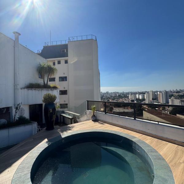 Quarto com Banheiro Privativo, Cobertura com Piscina no Campo Belo