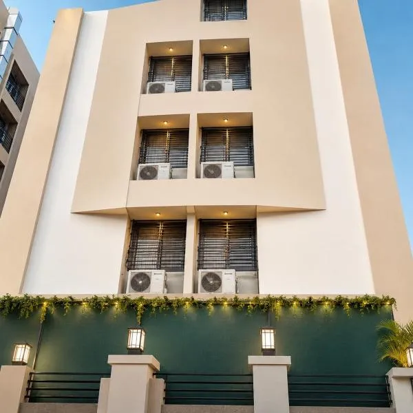 Cosmos Luxury Vimannagar, hotel in Pune