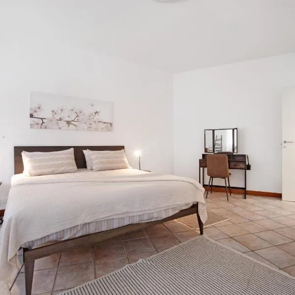 Maddy's House, hotel in Mandello del Lario