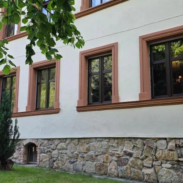 Zacisze Trzech Gór- klimatyczne noclegi i restauracja, hotel in Jedlina-Zdrój