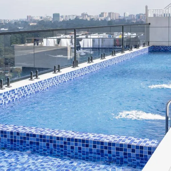 Executive 1BR Apartment 14th Floor with Pool, High-speed WiFi & Gym in Westlands facing GTC, hotel em Nairobi