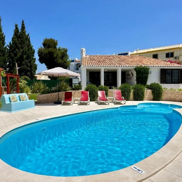 Buganvilia - Private Pool - 10 Guests - Albufeira, hotel in Albufeira