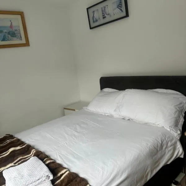Cosy room in a private house, Hotel in Midleton