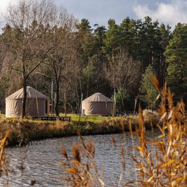 Cztery Stawy - Lake & Forest Glamping z sauną i balią by Nestri โรงแรมในRuda Różaniecka
