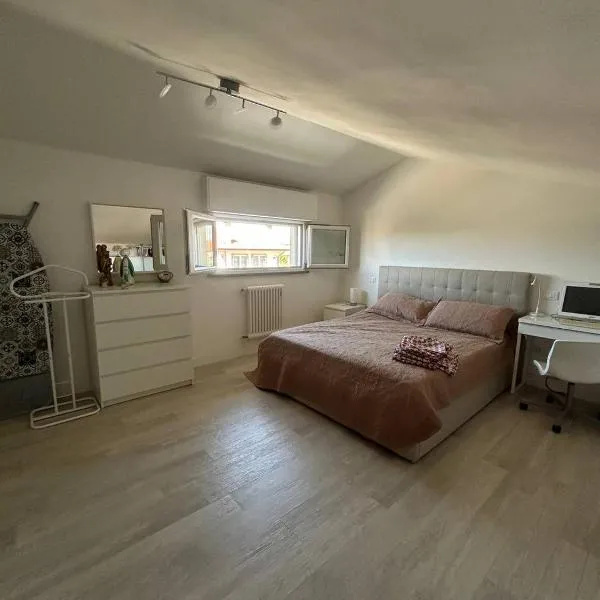 Summer Nest, hotel em Cecina