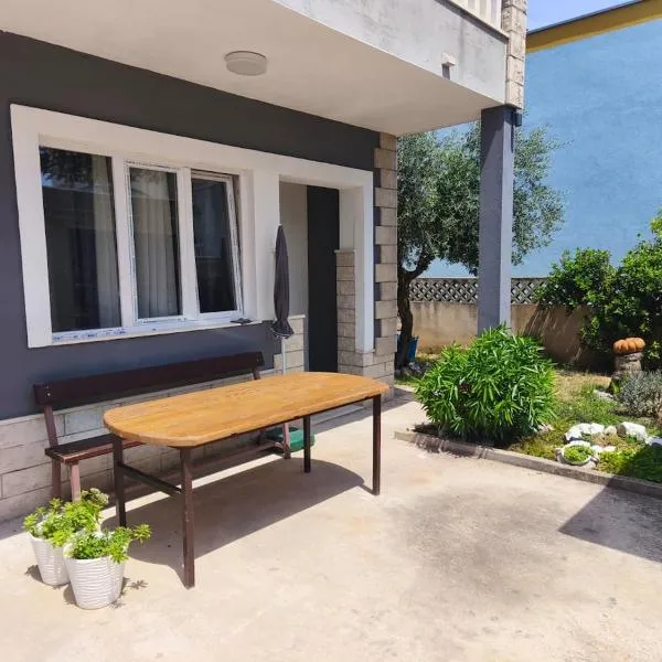 Viesnīca Ora Apartment pilsētā Kaštel Sućurac