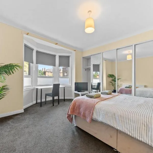 Group Stay 3BR Close to Hydro and SECC with Parking, hotel em Govan