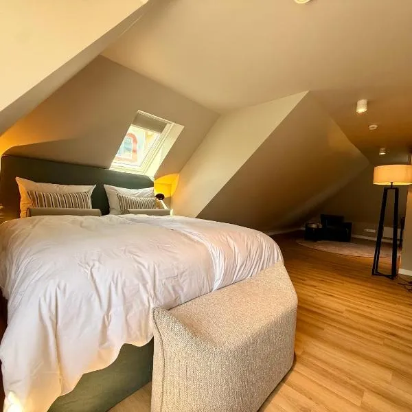 Viesnīca Wellenflüstern wunderschönes Ferienhaus mit Kamin und traumhaftem Garten pilsētā Timmendorfere Štranda