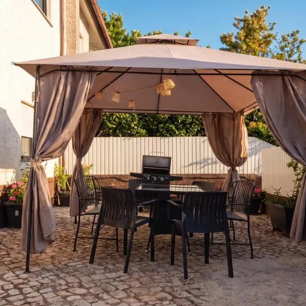 7Min to Uni Sé-Velha - AC - BBQ & Gym - Work Desk - 300MBs WiFi - Suite 4, hotell i Coimbra