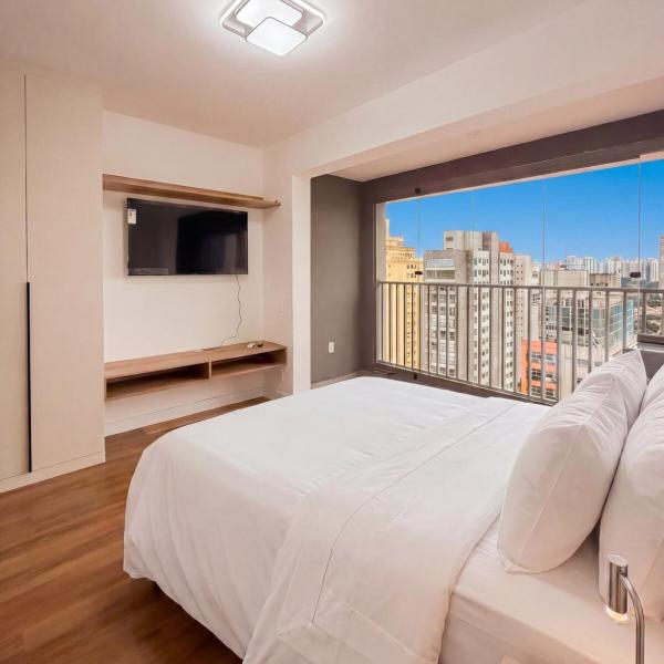 Spacious studio with swimming pool, fitness center and coworking space