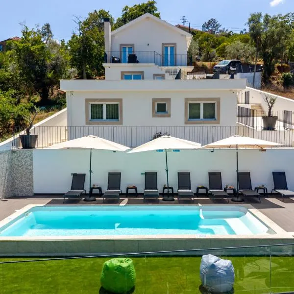Boutique River Houses with Pool, Terrace and Garden by HostWise, hotell i Pedorido