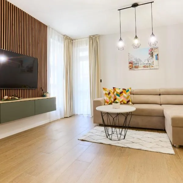 Modern family apartment near the beach, free parking, khách sạn ở Primorsko