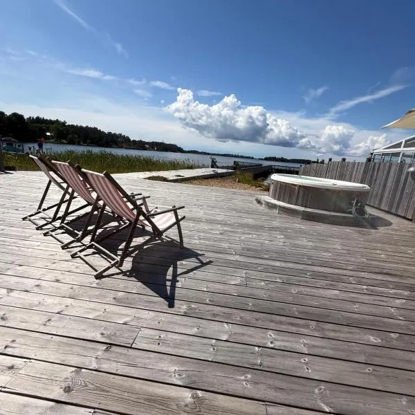 Carlsro Gästhem, hotel v mestu Föglö