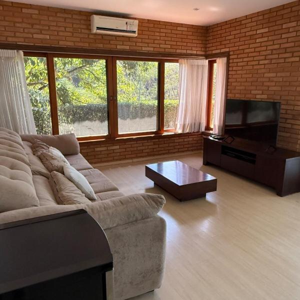 Casa Completa com Piscina - Condomínio de Luxo