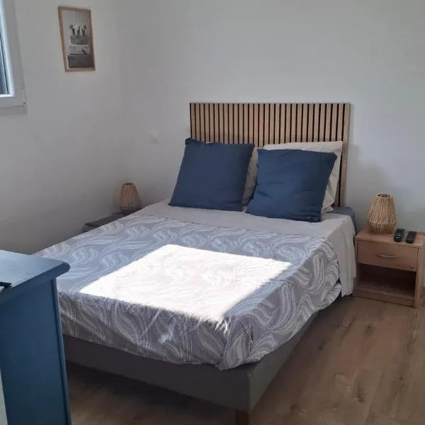 Chambre d'hôtes Nova, petit déjeuner en supplément 5 euros par personne, hotel in Saint-Pair-sur-Mer