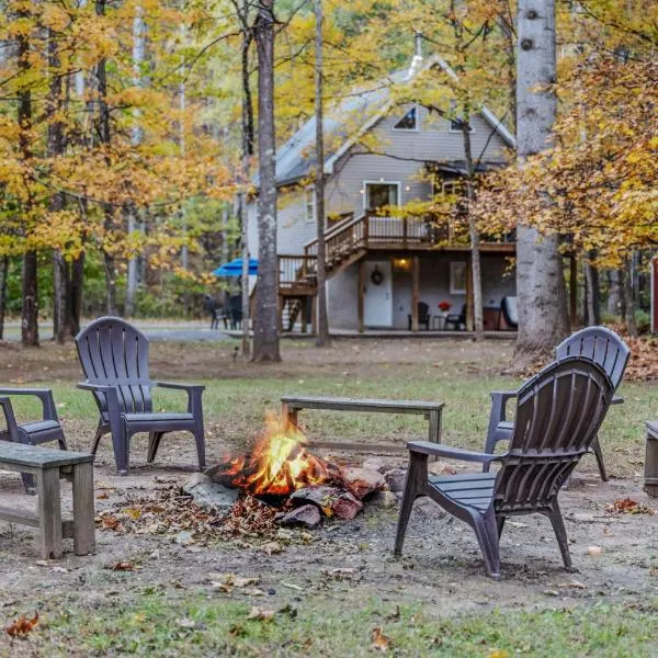 Trails End River Retreat - Riverside, hotel v destinaci Berkeley Springs