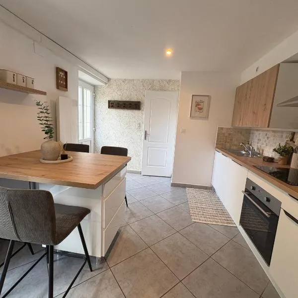 Appartement RDC avec terrasse et parking privé, hotel i Saint-Dié-des-Vosges