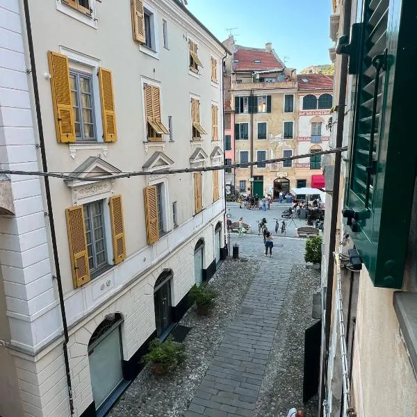 monolocale nel cuore di finalborgo, hotel a Finale Ligure