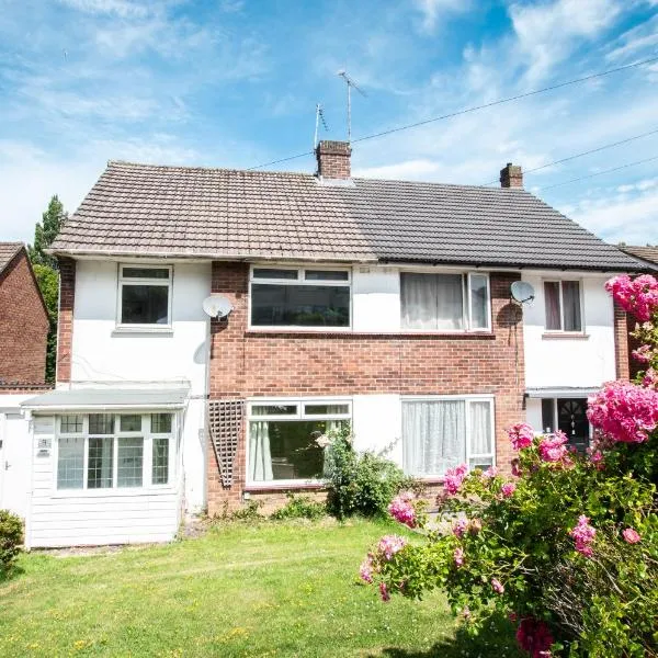 3 Bedrooms house ideal for long Stays!, hotel a Southampton