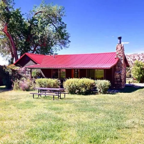 Pack Creek ~ Farm House, hotel a Moab