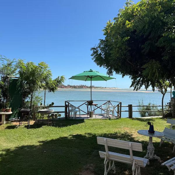 Casa rústica entre rio e mar
