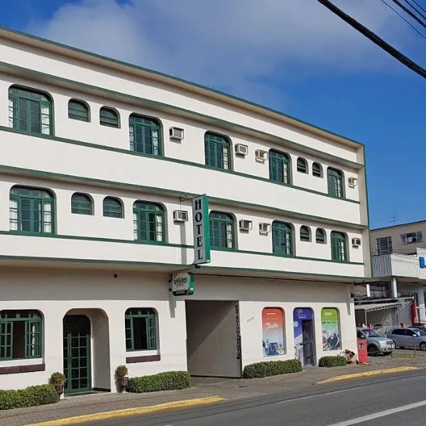 Hotel Bavarium, hotel in Joinville