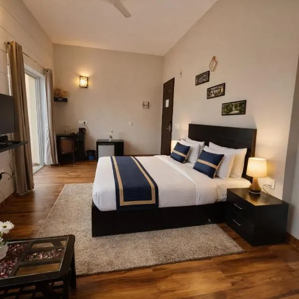 The Amber Signature Vrindavan # A Luxury Apartment With #Lift# Garden # Parking# Ac Rooms# & Elegant interior # Located Inside- Omaxe Eternity Vrindavan, hotel em Vrindāvan