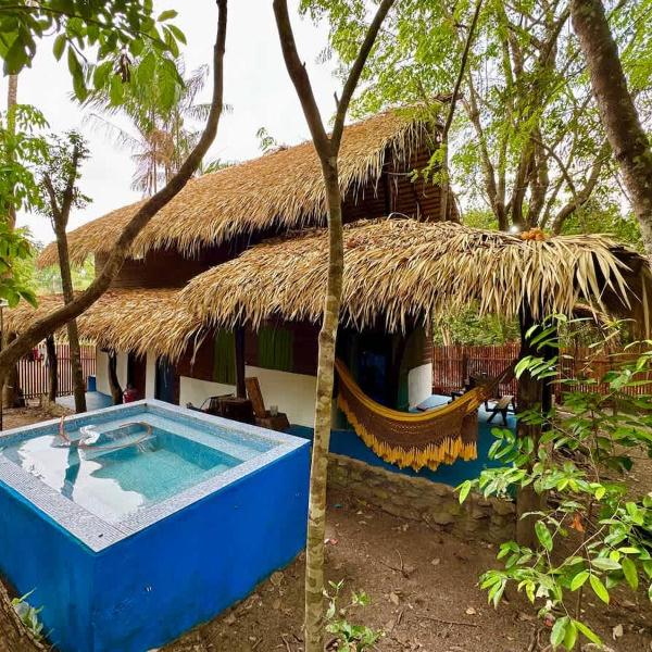 Casa da Arvore com cafe da manha piscina AC e praia