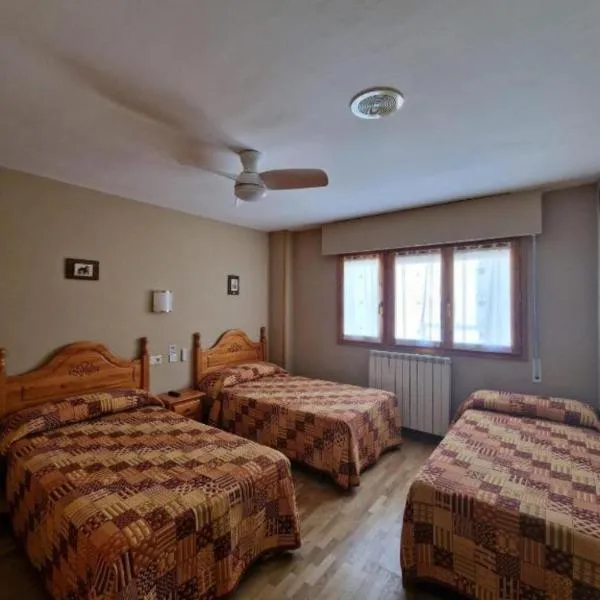 Hostal Valle De Tena, hotel a Sabiñánigo