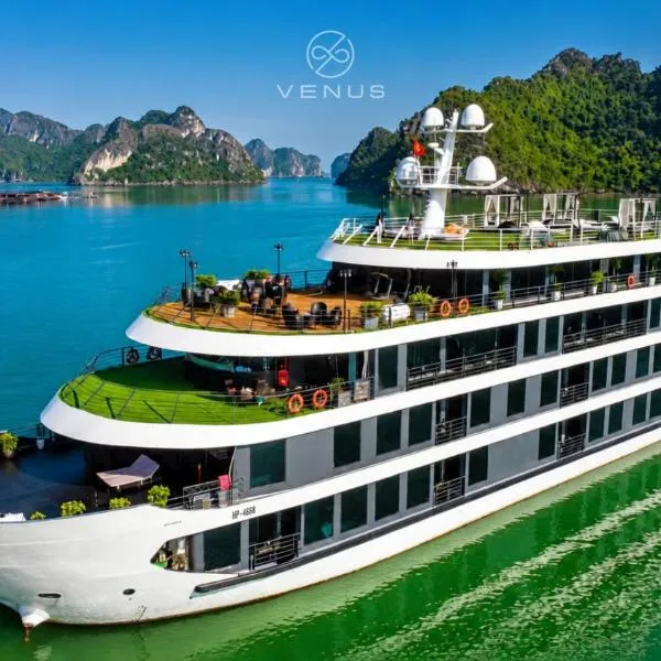 Venus Cruises Halong Bay by Venus Group, hotel in Ha Long