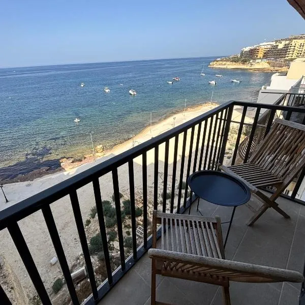 Seafront 2BR Apartment Xwejni bay, hotel em Qbajjar