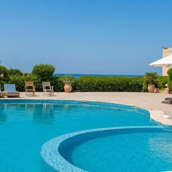 Beach & Pool View Chalet - Ras Sedr, hotel in Ras Sedr