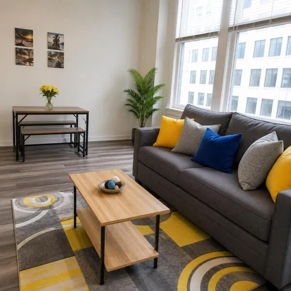 #6 Downtown Free Parking- Walk to Gainbridge, Lucas Oil, Conv Cntr, hotel in Indianapolis
