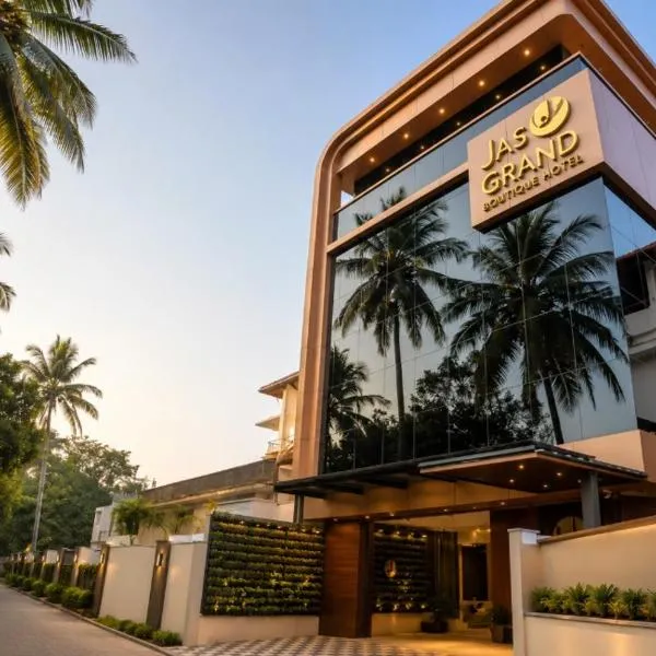 Jas Grand Inn โรงแรมในโคชิน
