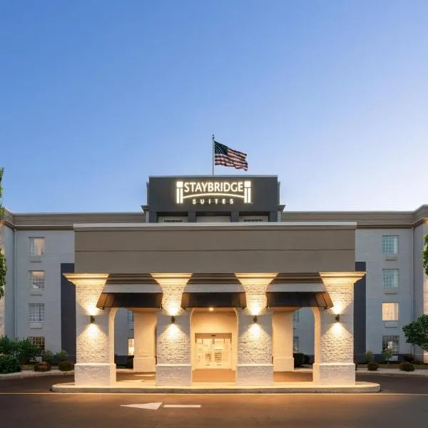 Staybridge Suites Rehoboth Beach by IHG，雷威斯的飯店