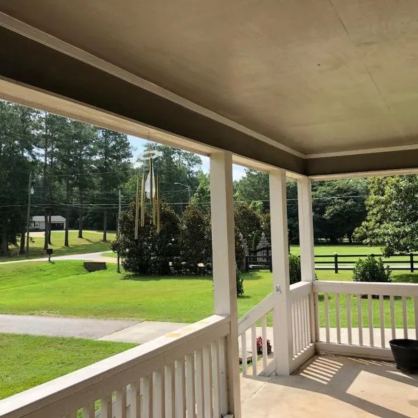 Pat's Farm House、Pine Mountain Valleyのホテル
