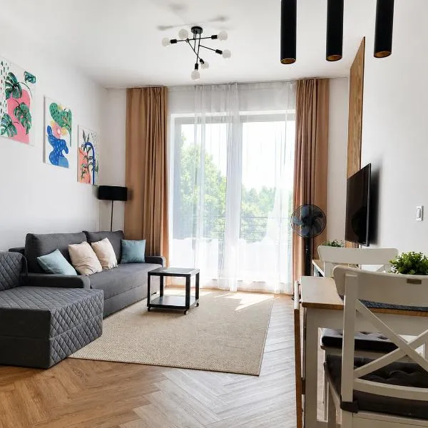 Blisko lotniska 3 os studio z balkonem i parkingiem by City Host โรงแรมในวูดช์