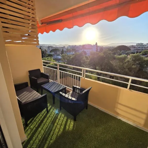 Suite indépendante rénovée avec terrasse au calme, hotel u gradu 'Antibes'