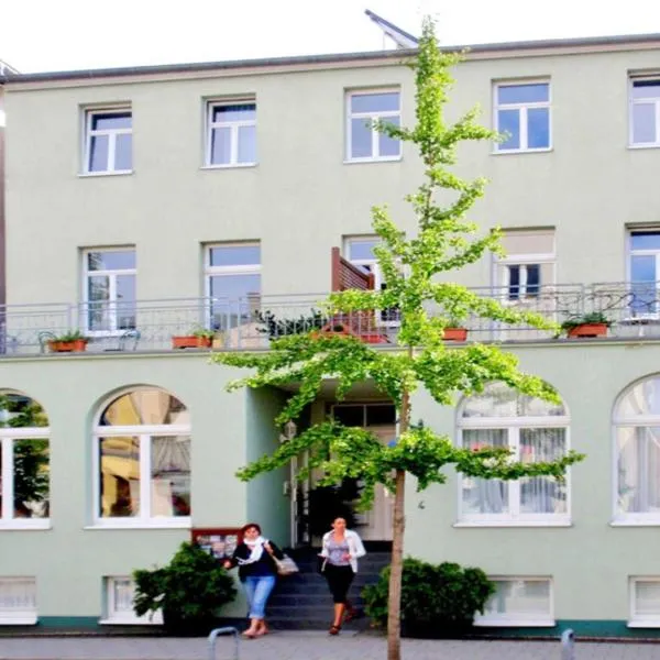 Hotel Garni Villa Ostseegruss Obje, хотел в Варнемюнде