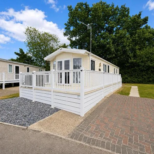 Lovely Caravan At Carlton Meres Holiday Park Ref 60034O، فندق في ساكسموندهام