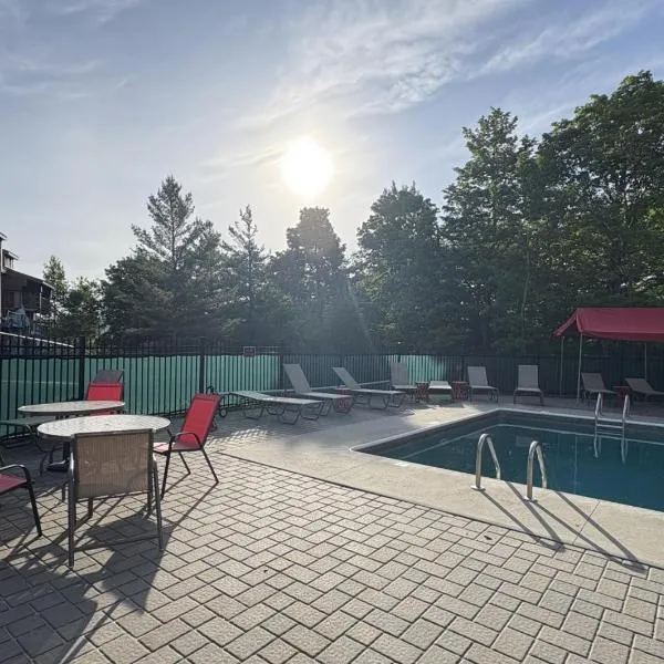 Killington resort: Walk to Mountain, Biking & Pool, hotel Killingtonban