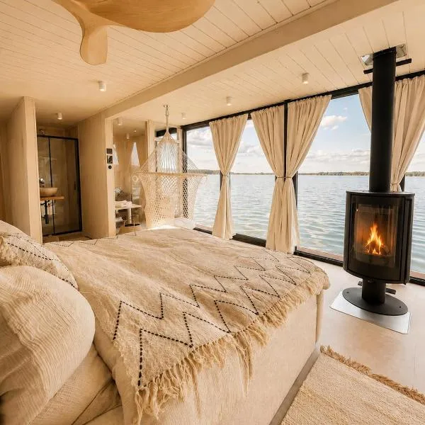 Bohéa Spa Hausboot mit Sauna und Kamin, hotel u gradu 'Schwielochsee'