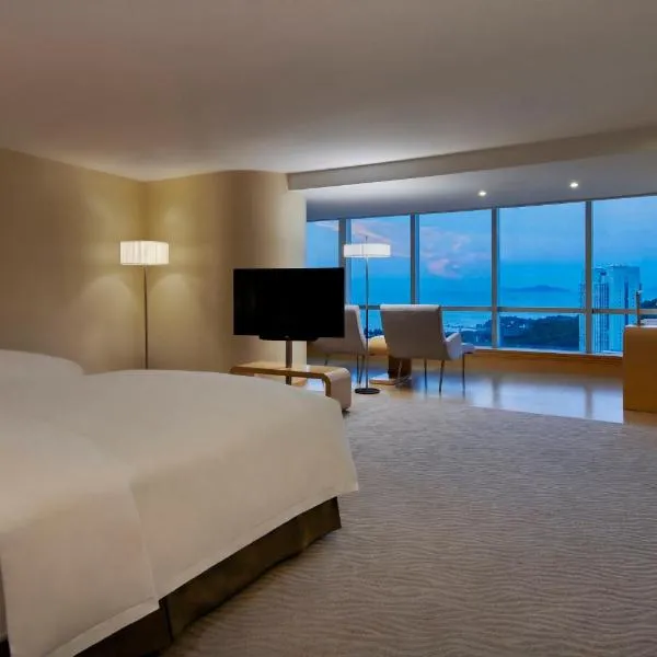Crowne Plaza Zhuhai City Center by IHG, hotel en Zhuhai