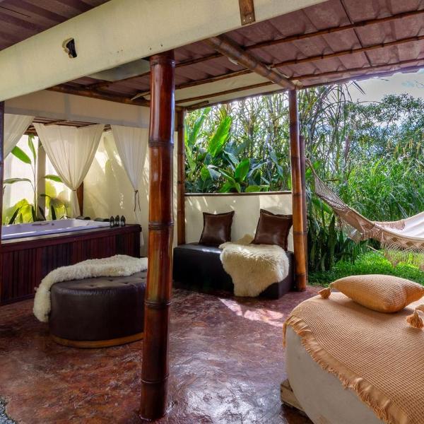 Cabana c Hidromassagem e Churrasqueira em Macacos
